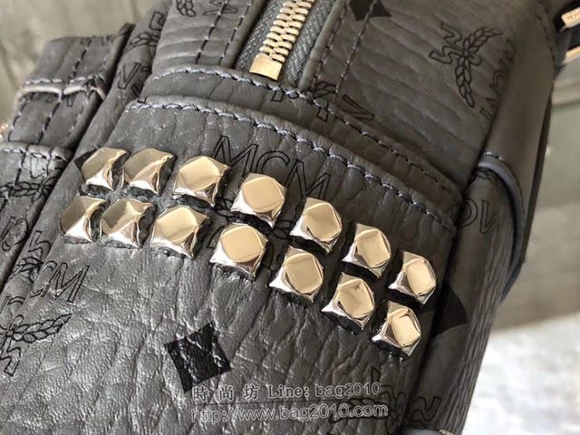 MCM雙肩背包 原單 超mini Stark經典女背包 側邊點綴鉚釘 MCM後背包 時尚迷人單品  mdmc1087